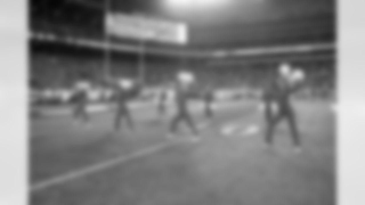 New York Jets Flight Crew: Jets vs Patriots