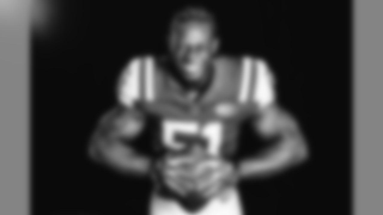 #51 Julian Stanford (LB)