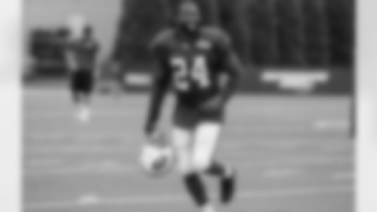 CB Darrelle Revis