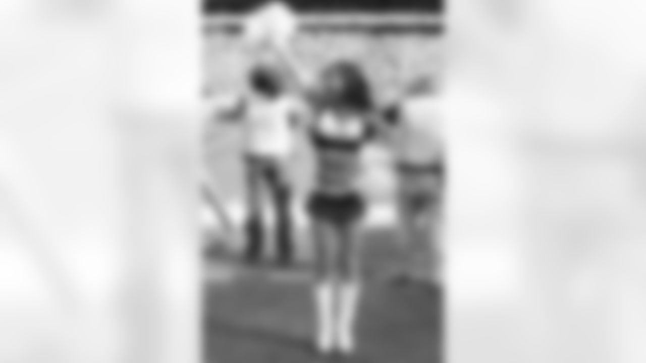 New York Jets Flight Crew: Jets vs Chargers