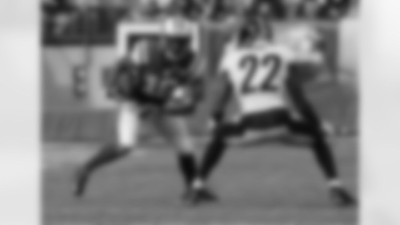 After a tough week against the Bills, look for Harvin to get involved in the offense through the air and on the ground. Harvin had only one catch for 2 yards in last week's loss to the Bills and averaged only 16.6 yards/kickoff return.
