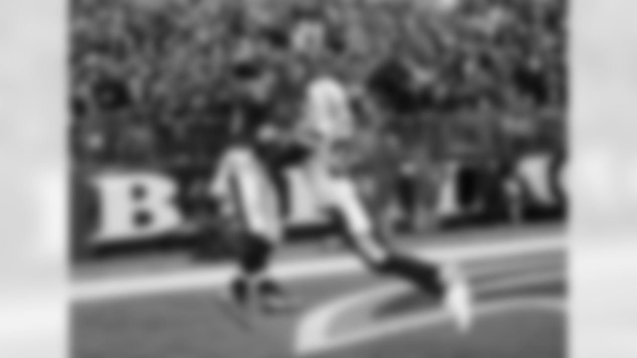 Considered a top CB prospect, Gilchrist manned the nickel spot in the Chargers' secondary in his rookie season.