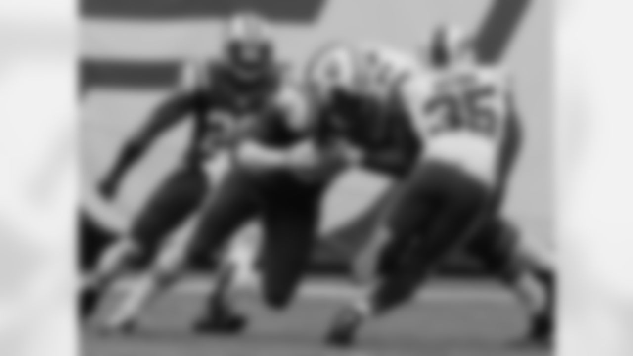 Wilkerson leads the Jets with 4.5 sacks on the season, but has not posted any in the team's last two games. He's been a force in the run game though, drawing double and triple teams from offensive linemen. Look for Mo to take advantage of a Bills offensive line that has allowed 20 sacks of Kyle Orton in his six games as a starter.