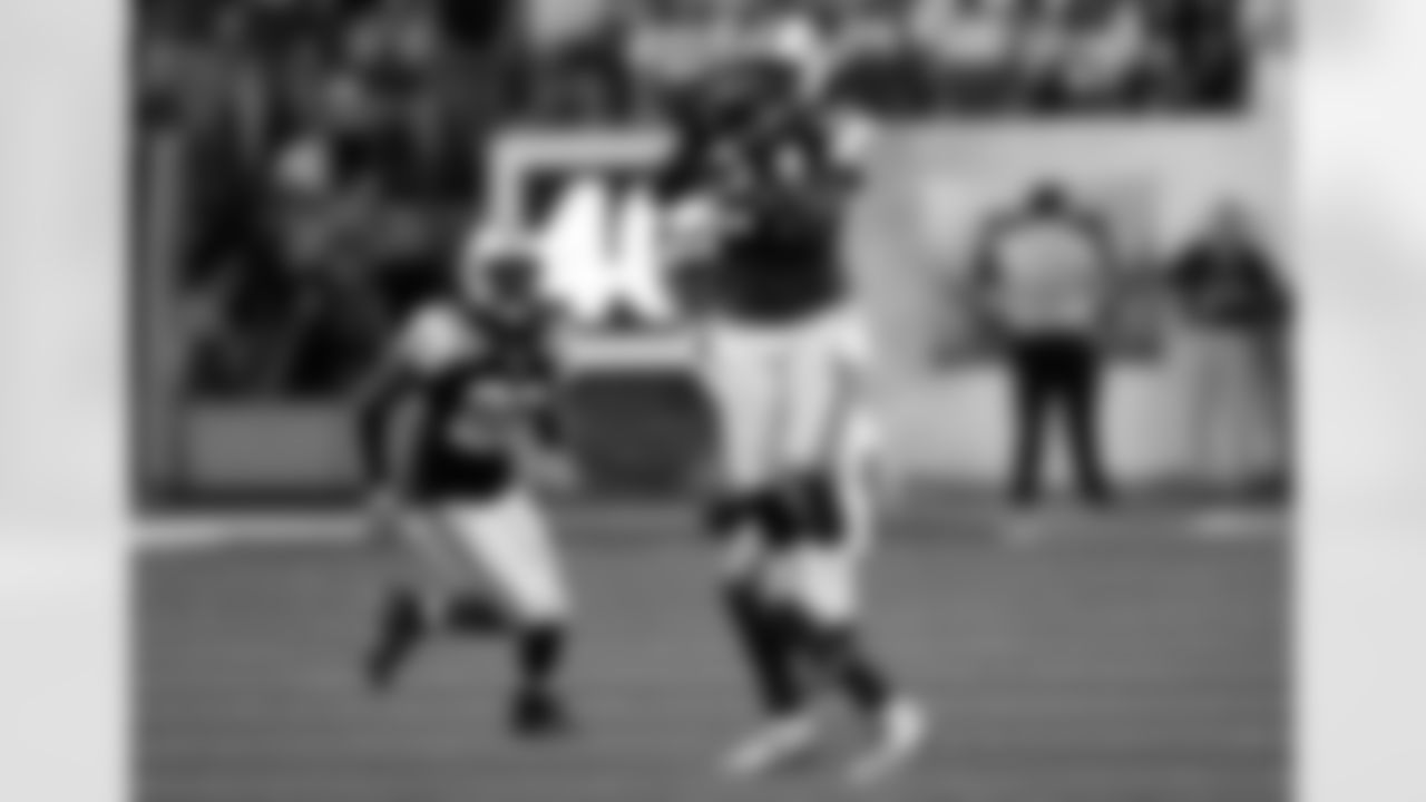 Darrelle Revis Photos