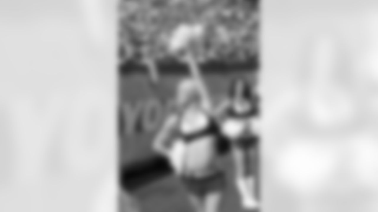 New York Jets Flight Crew: Jets vs Chargers