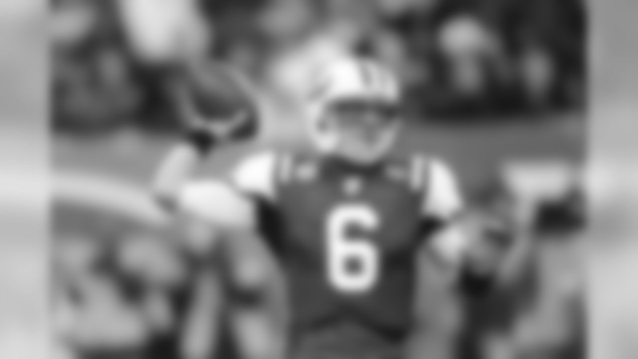 2011 Regular Season Week 16 Jets vs. Giants Game Photos