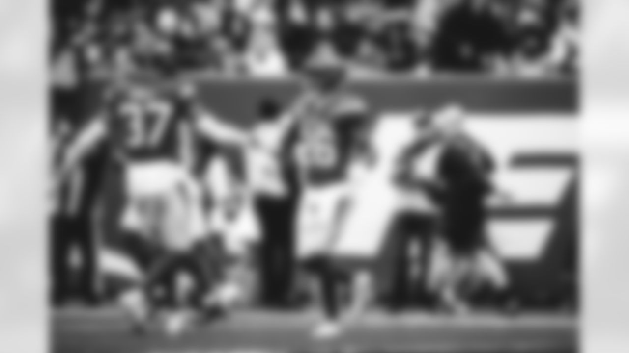 SNY40381