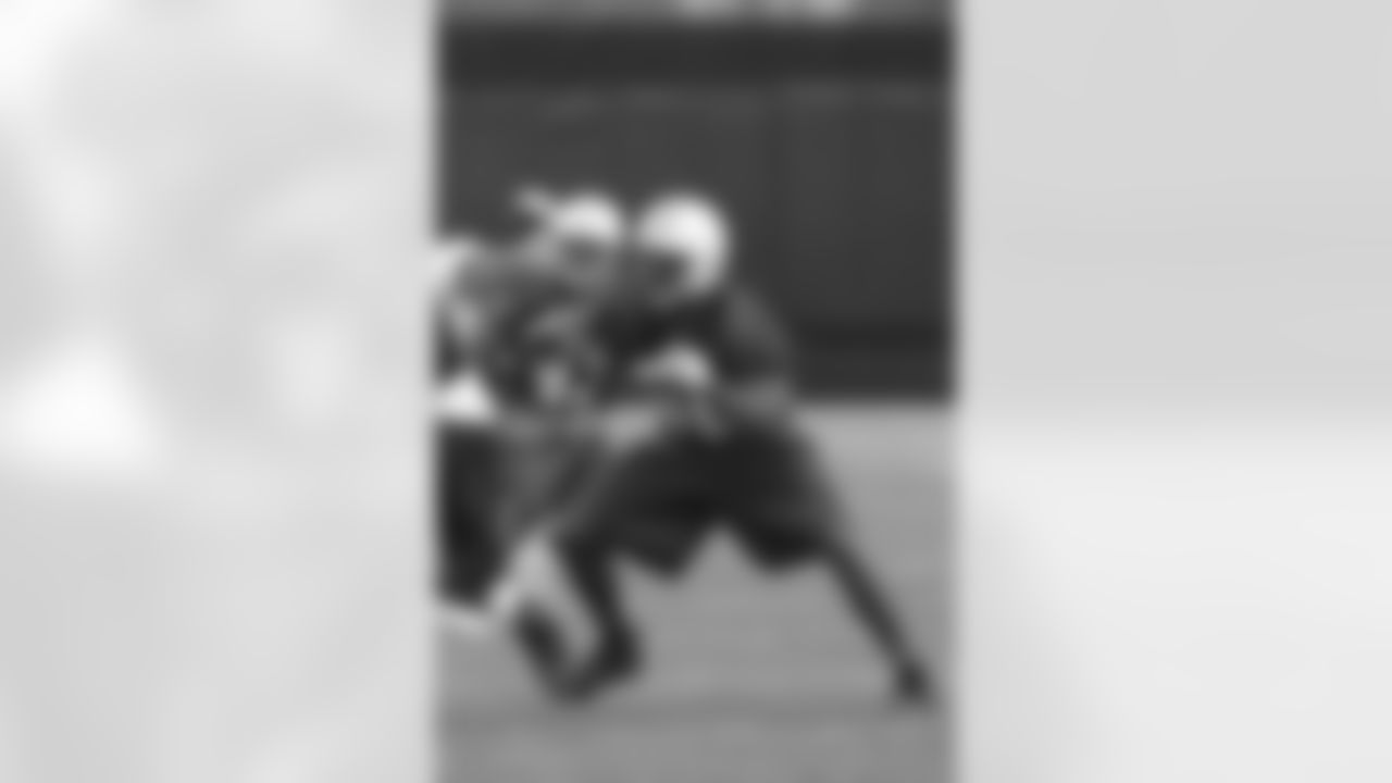 Vernon Gholston Photos
