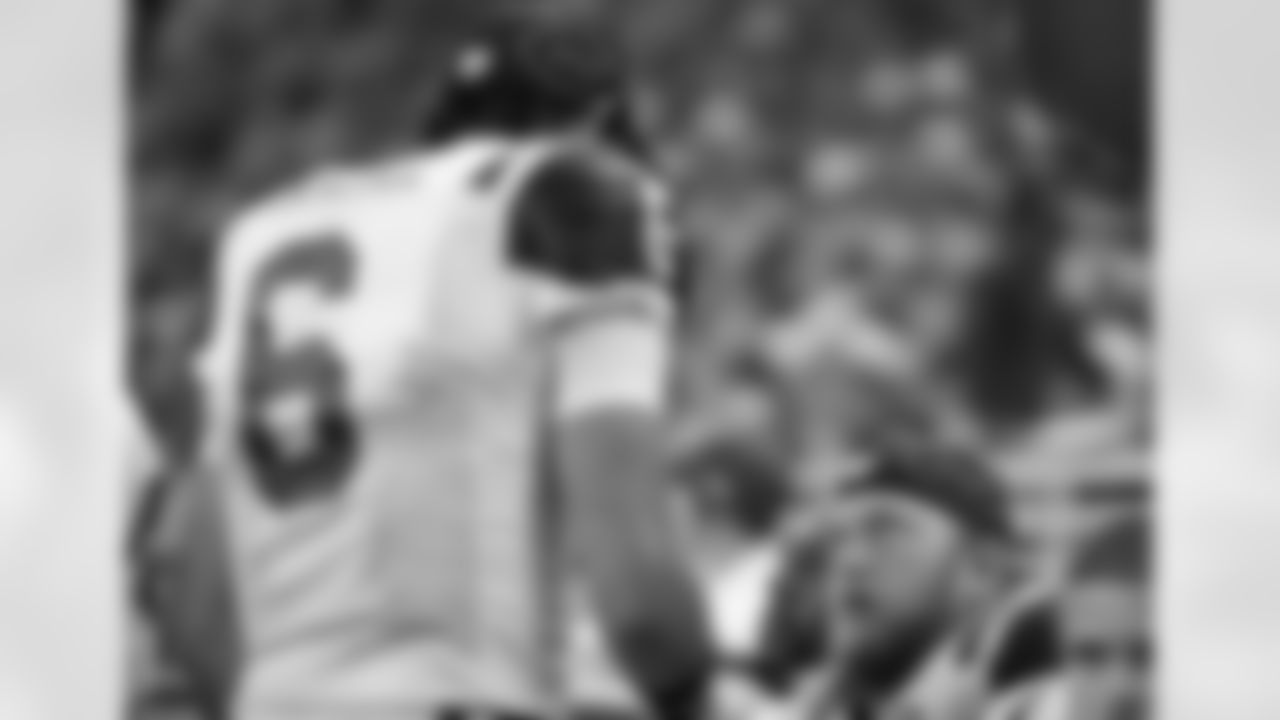 2010 Week 9 Jets vs Lions Game Photos