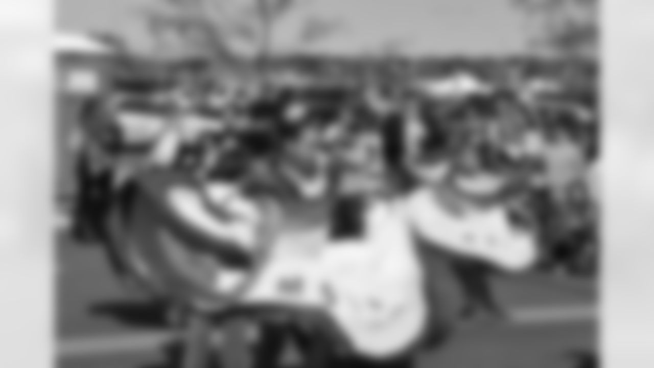 Jets vs Jaguars: Hispanic Heritage Day, Fans, and Celebrities