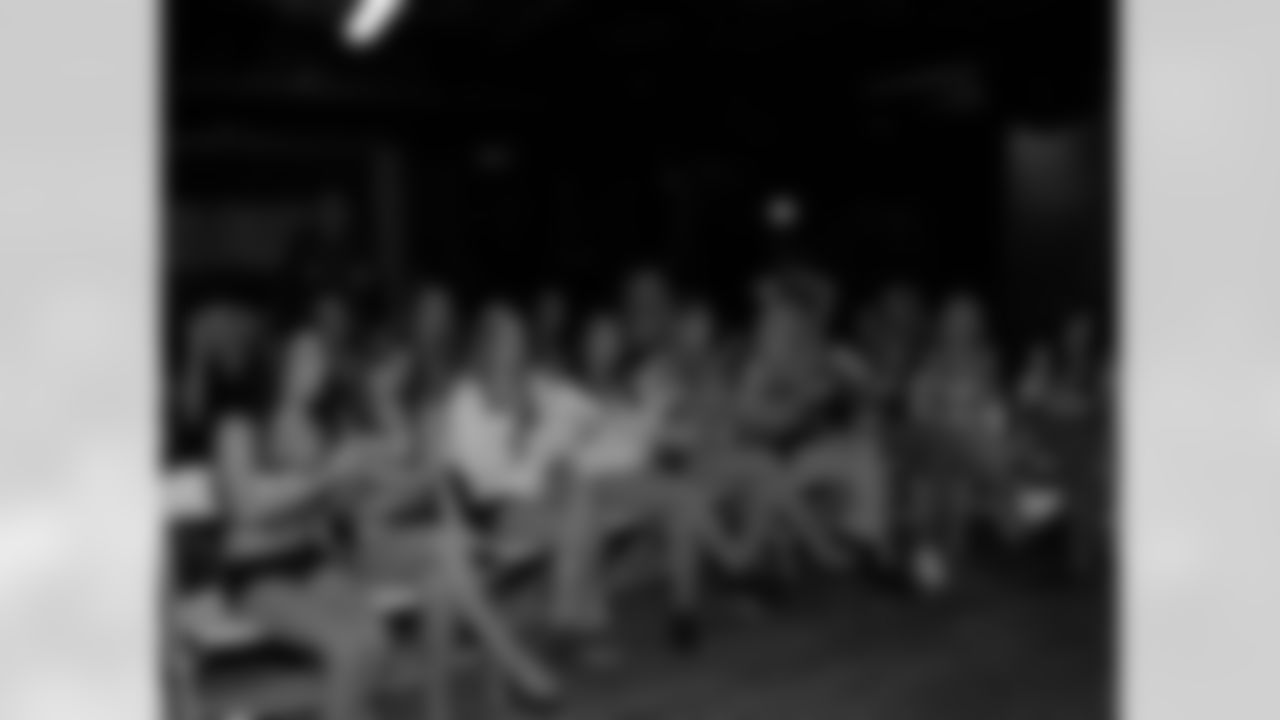 2009 Flight Crew Final Audition Photos