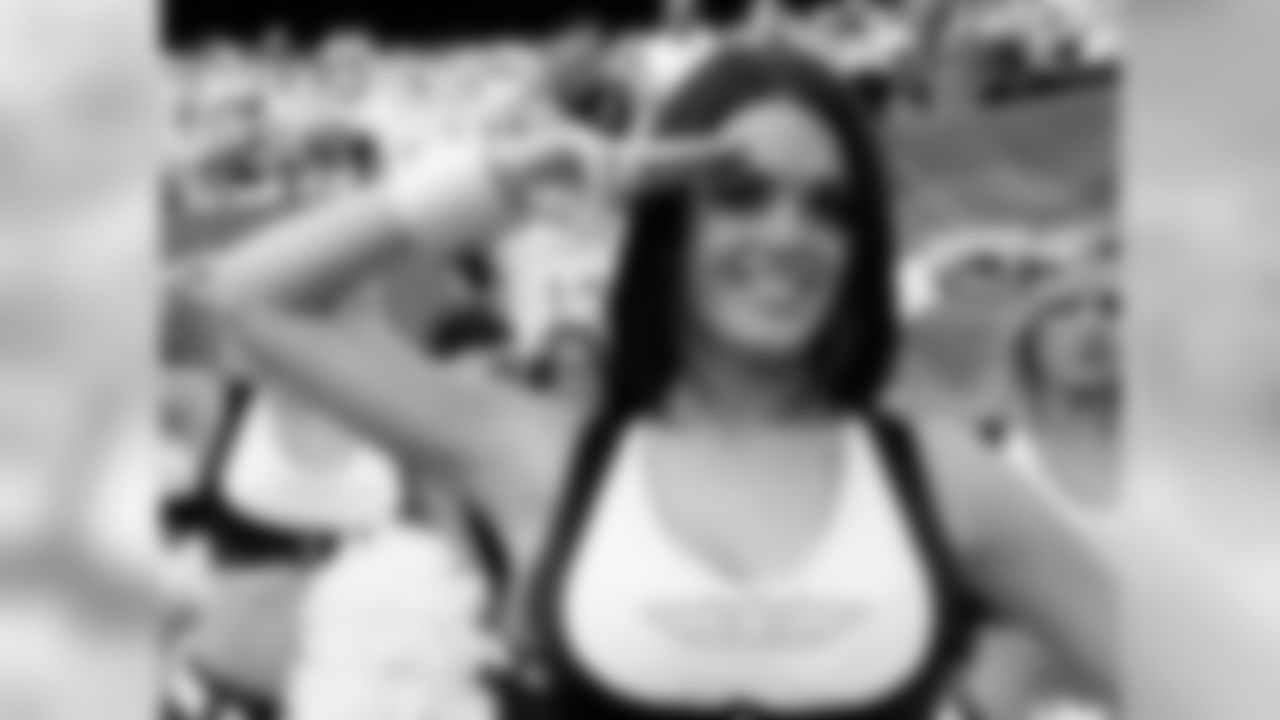 Lauren Z. 2009 Flight Crew Member Photos
