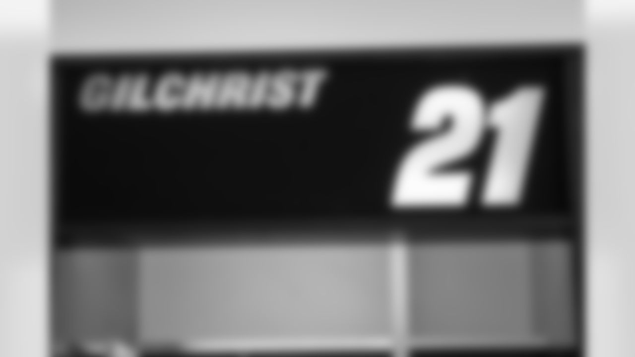 Gilchrist switches to No. 21 after wearing No. 38 in San Diego the past four seasons.