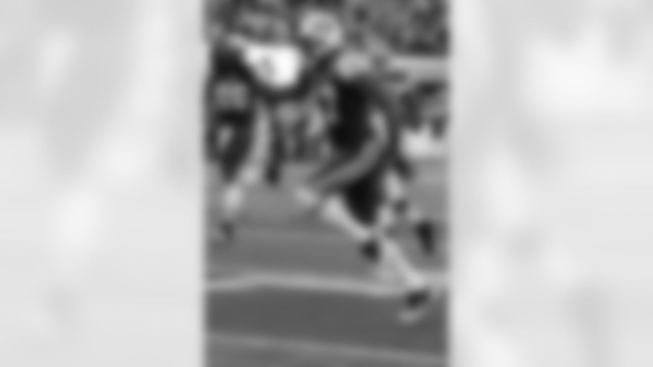 2010 Week 17 Jets vs Bills Game Photos