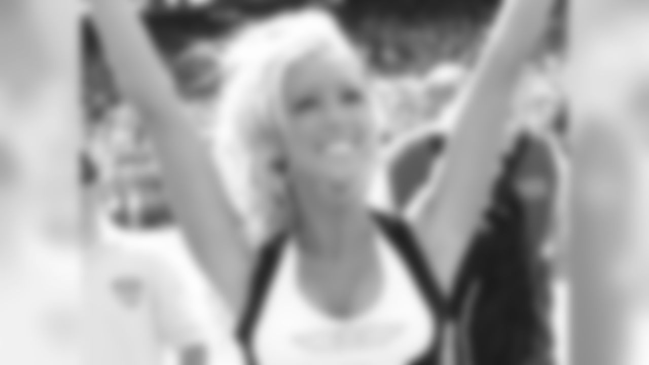 Lauren Z. 2009 Flight Crew Member Photos