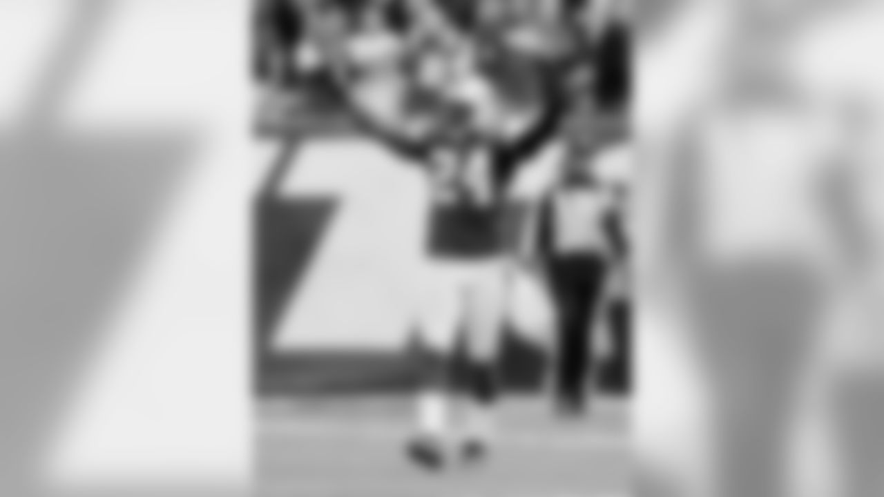 Darrelle Revis Photos