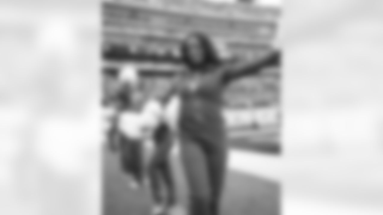 2010 Week 17 Jets vs Bills Flight Crew Photos