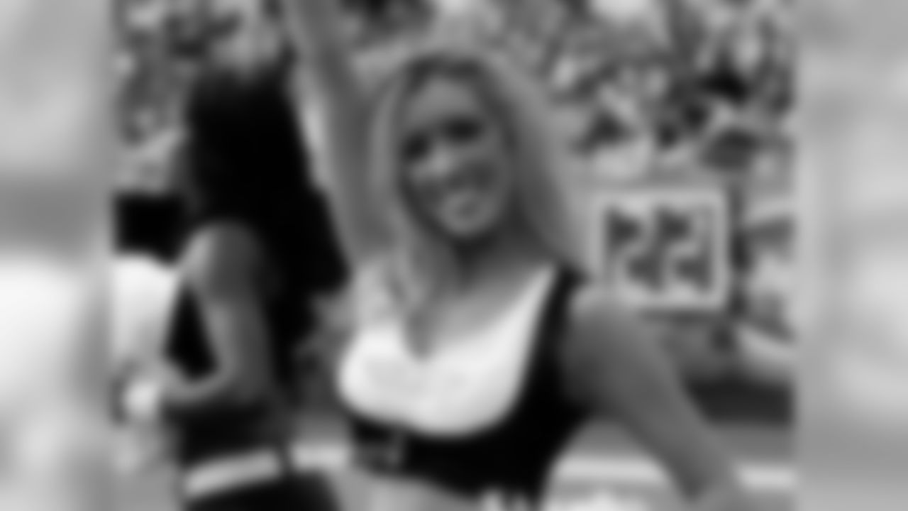 Lauren Z. 2009 Flight Crew Member Photos