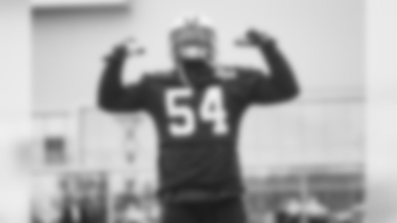 #54 Bruce Carter (LB)