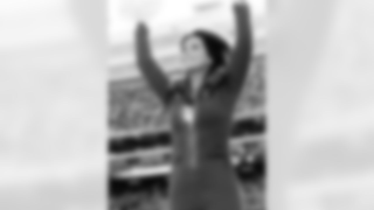 2009 Week 11 Jets vs Panthers Flight Crew Photos
