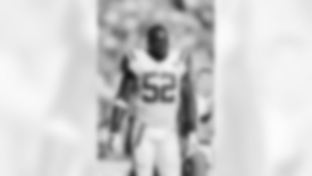 LB David Harris