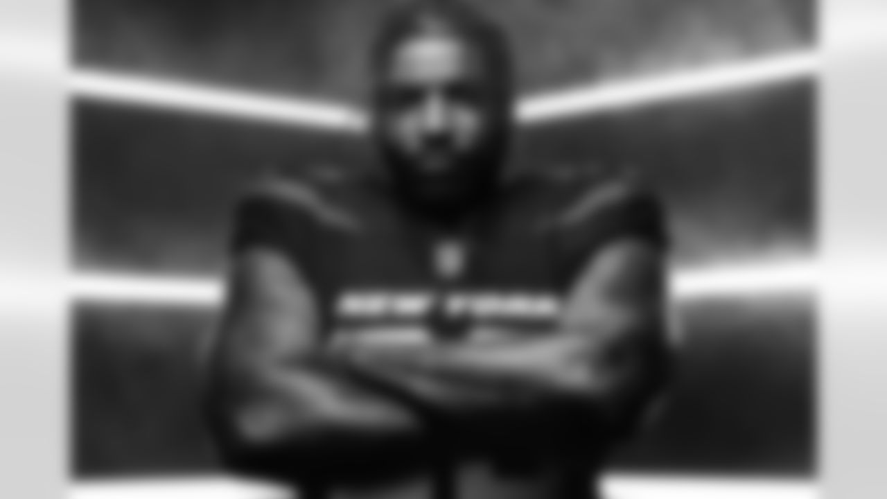 DL Vinny Curry