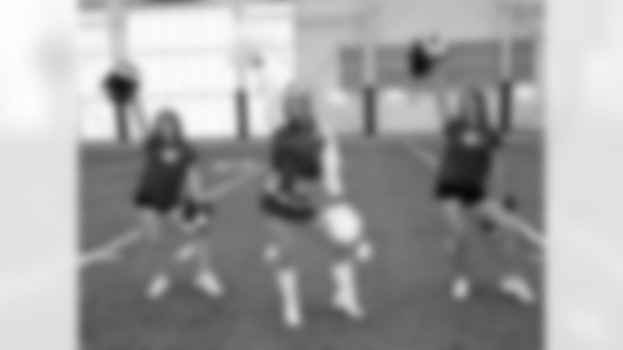 2010 NY Jets Junior Flight Crew Photo Shoot
