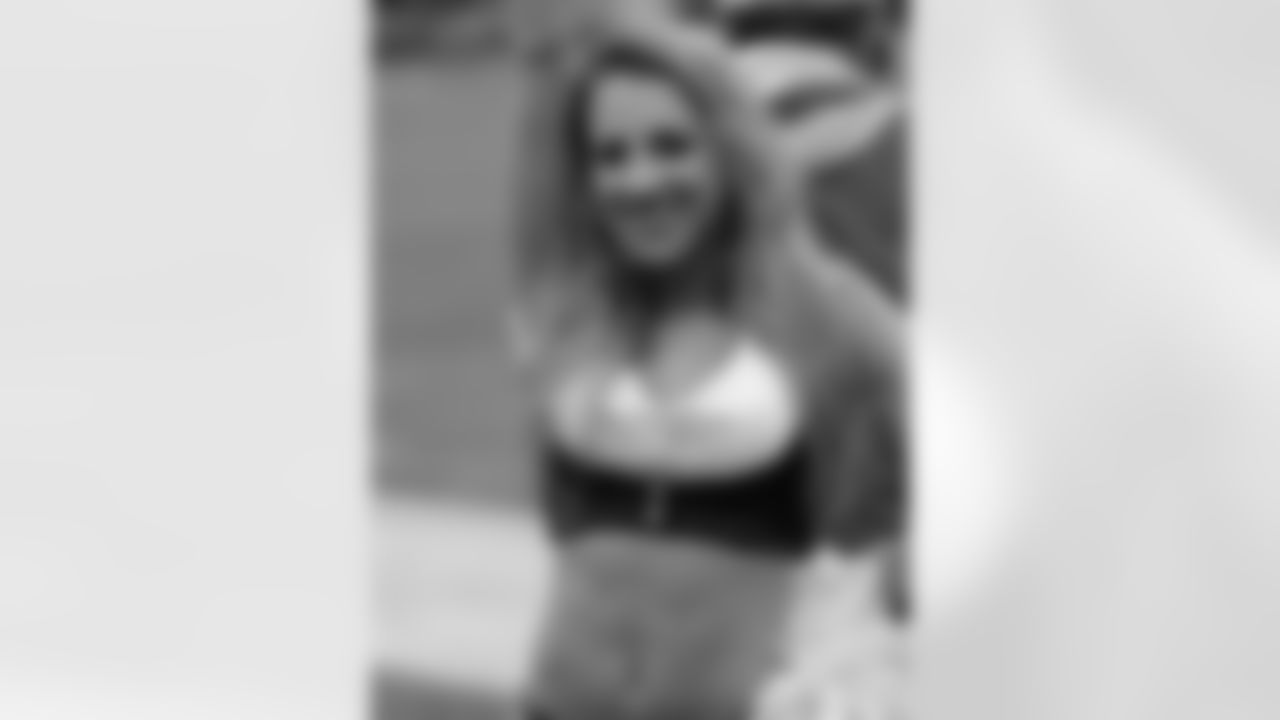 Laura D. 2009 Flight Crew Member Photos