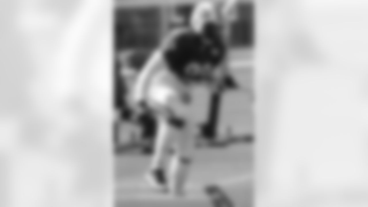 Barnes lost about 20 pounds in the offseason. Although head coach Rex Ryan joked during training camp that Barnes (6'7", 264 pounds) losing 20 pounds was like throwing a "deck chair off the Titanic," it was key in Barnes making the roster: "I lost weight by focusing on what's really important, what I want to do and what I'd like to bring to the table. This is a great group of guys who are very talented. I wanted to be a key addition and do whatever I could. Losing weight helped me out a lot."
