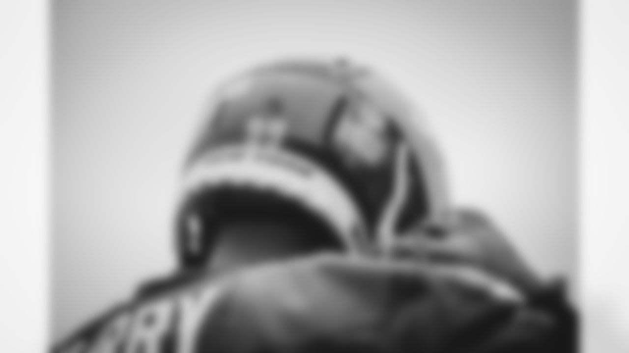 DL Vinny Curry