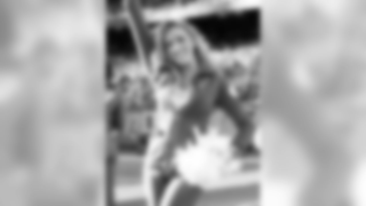 Lauren Z. 2009 Flight Crew Member Photos
