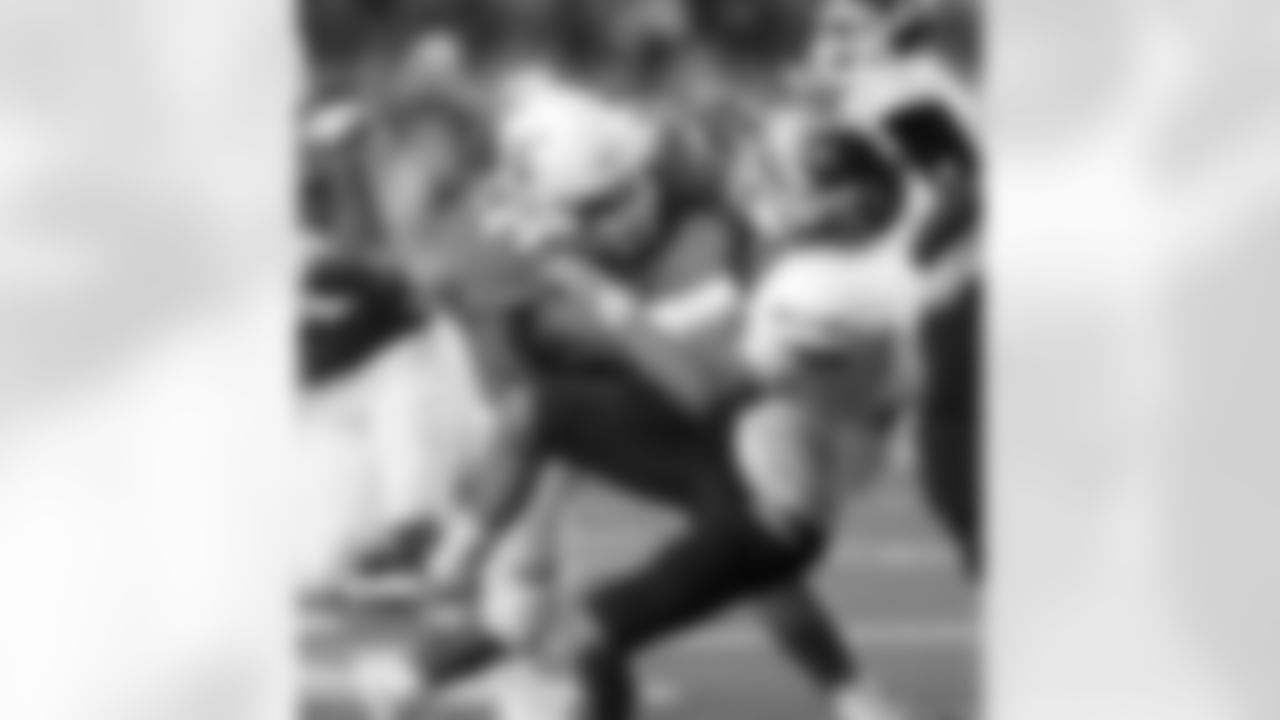 Son of Jim Jeffcoat, Cowboys and Bills defensive end (1983-97)