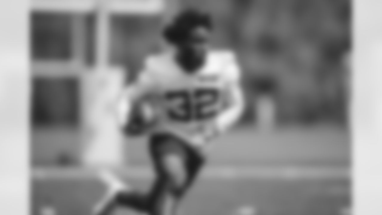 RB Michael Carter
