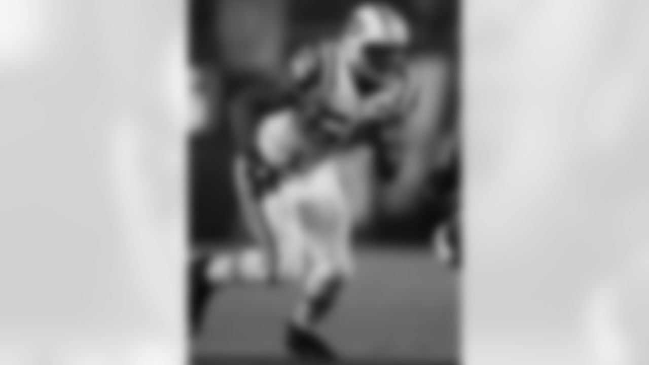 Vernon Gholston Photos