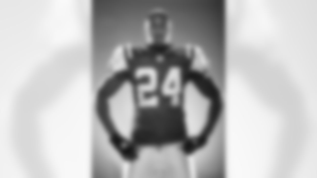 Darrelle Revis 1/10/08 Photo Shoot (Photo by Al Bello/Getty Images)
