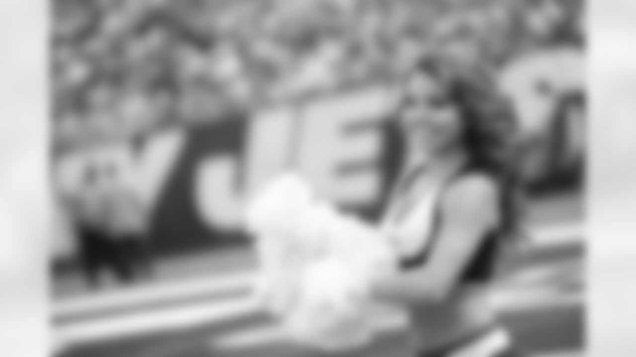 New York Jets Flight Crew: Jets vs Chargers