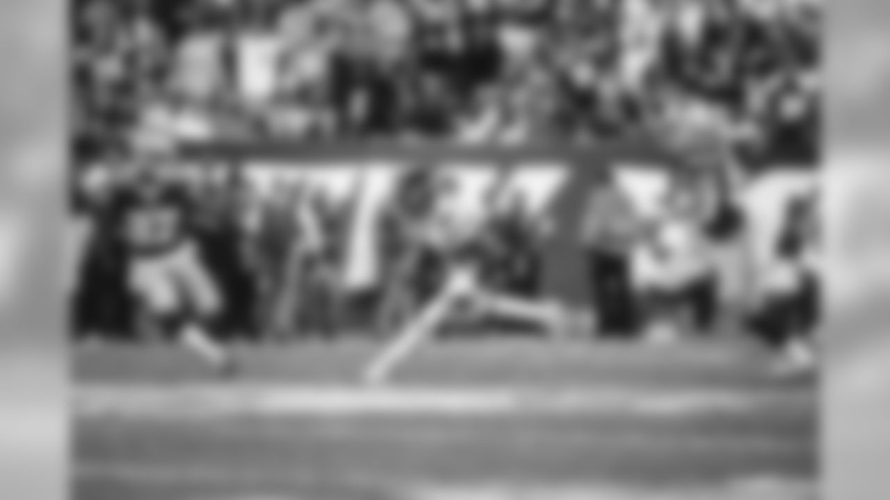 E_SNYL8226