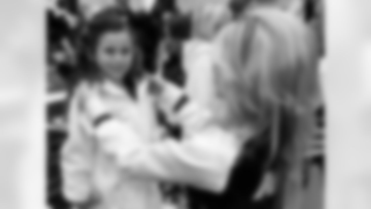 2010 NY Jets Junior Flight Crew Photo Shoot