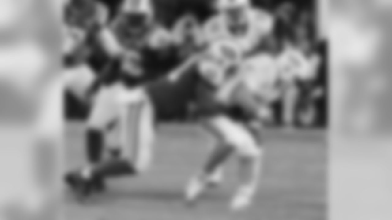 "The Hitman" is 14 tackles shy of hitting 1,000 for his career, head coach Rex Ryan said in his Friday news conference. With a spectacular game, there's a chance Harris could reach the milestone against Tennessee. Either way, Ryan said what Harris is about to accomplish is special: "I don't know how many people have done that in their career, but when they said that number it is almost staggering. To think that usually that is from guys that are at the tail end of a career, but I don't see that from Dave. Dave still has a ton of football left."