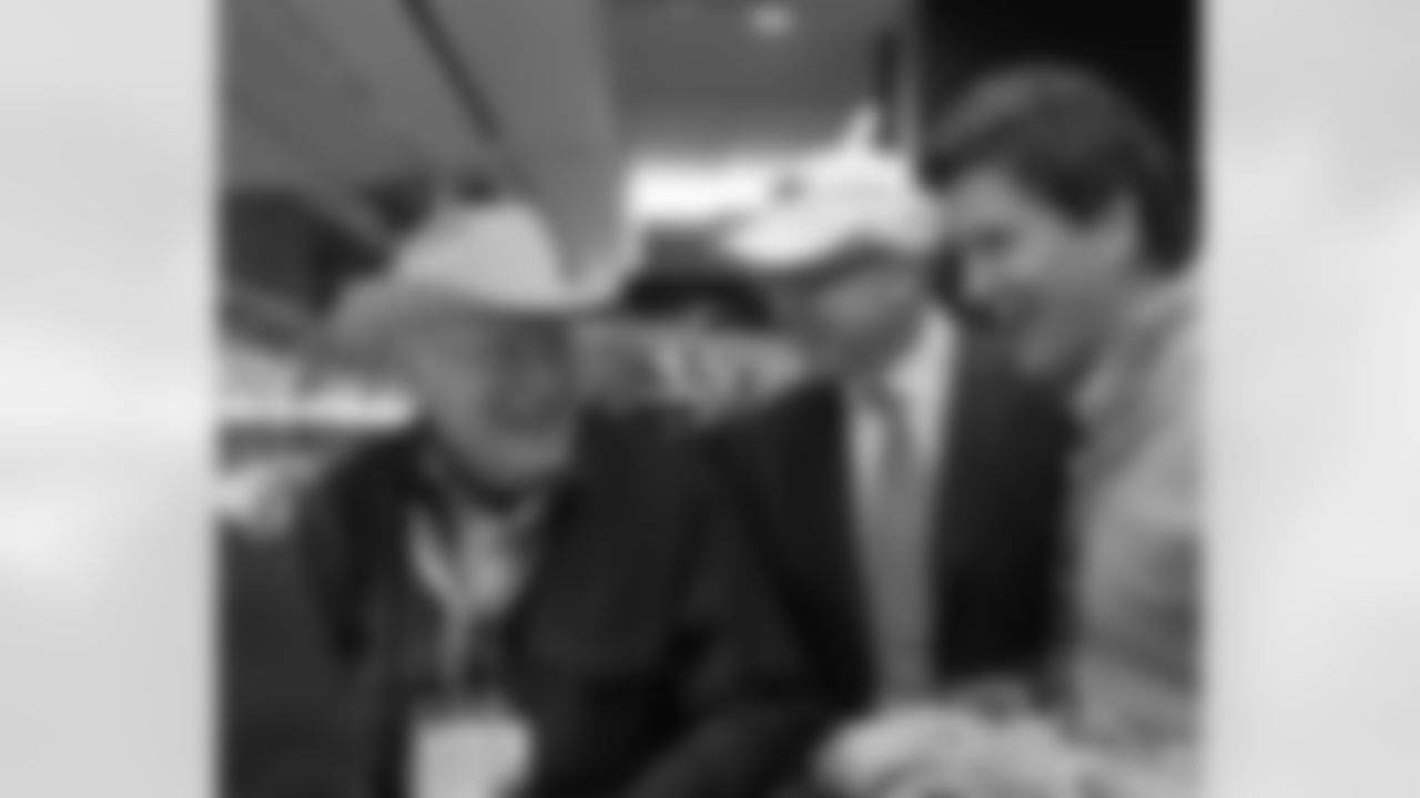 Former VP Dick Cheney and Woody Johnson share a laugh during Super Bowl 48.
