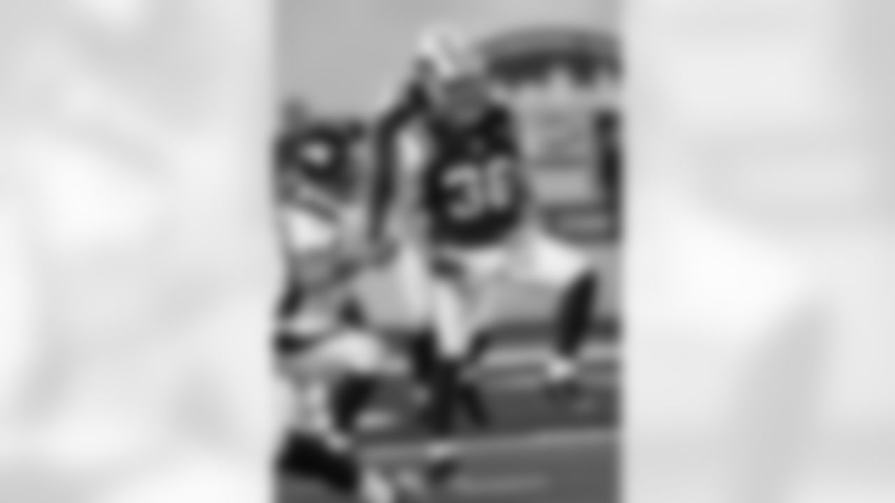 Jim Leonhard Photos