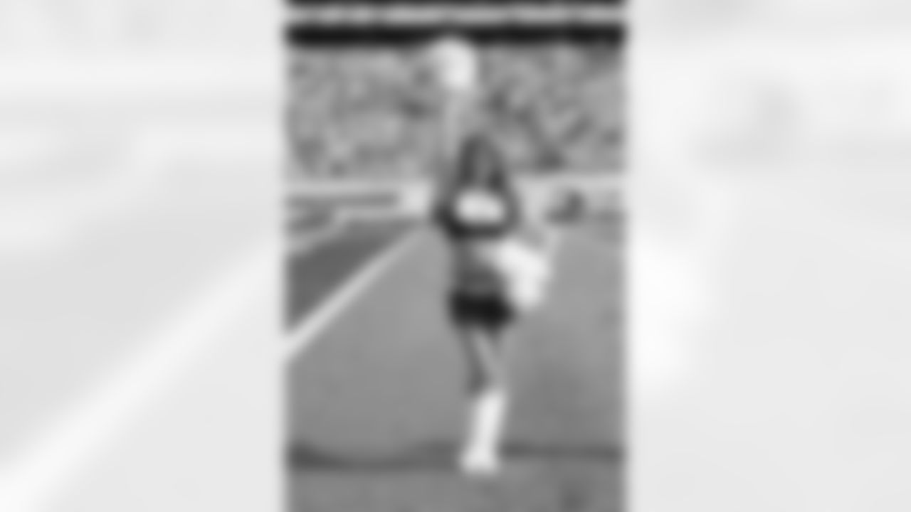 New York Jets Flight Crew: Jets vs Chargers