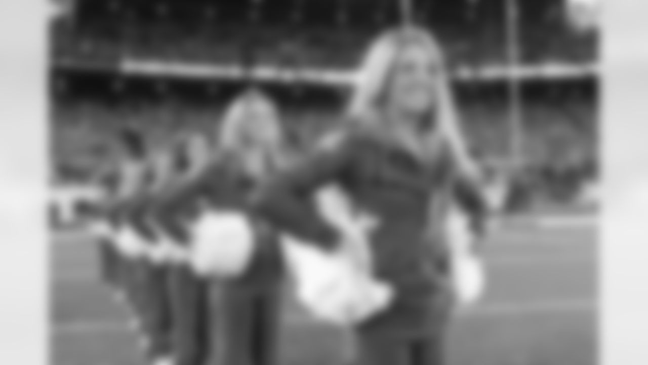 New York Jets Flight Crew: Jets vs Patriots
