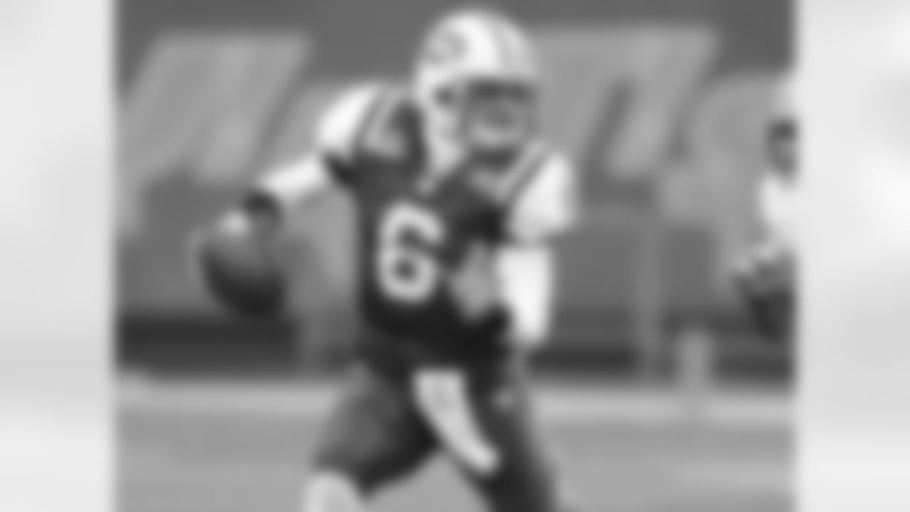 2009 Week 12 Jets vs Panthers Photos