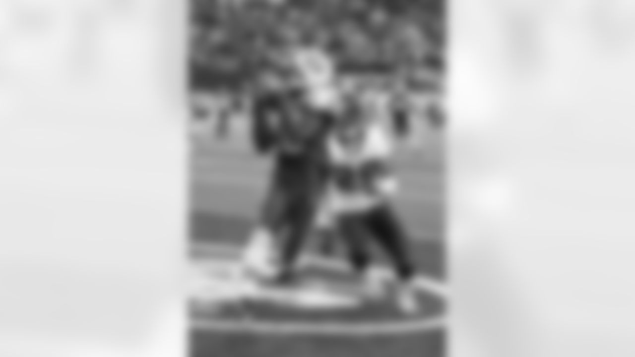 Santonio Holmes Photos