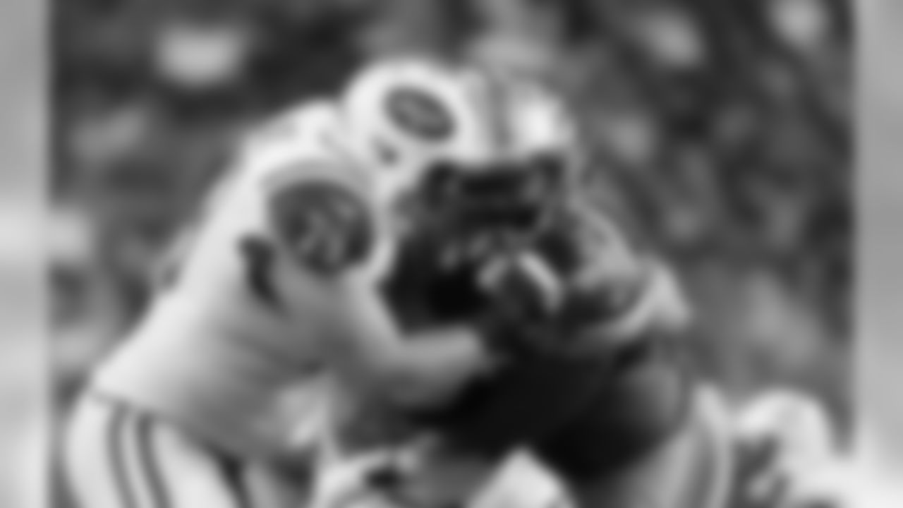 New York Jets tackle Brent Qvale (79) blocks Detroit Lions defensive end Darryl Tapp (52) during the first half of an NFL preseason football game, Thursday, Aug. 13, 2015, in Detroit. (AP Photo/Paul Sancya)