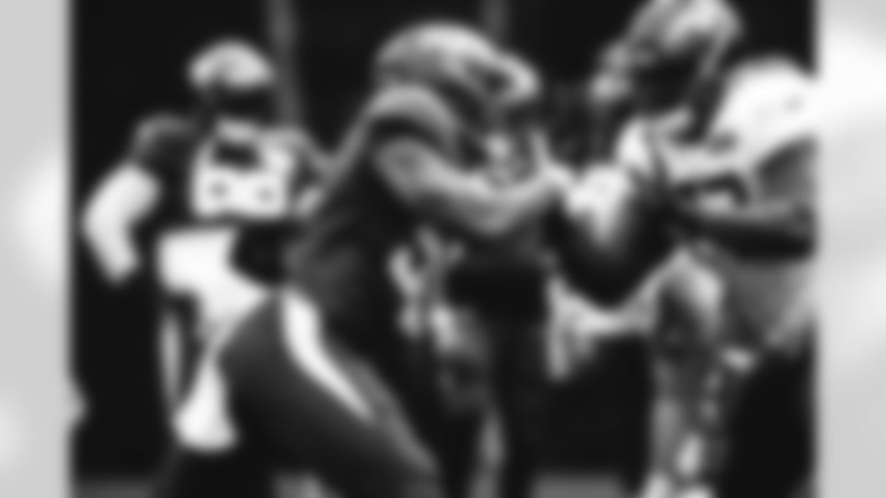 Carl Lawson & Mekhi Becton