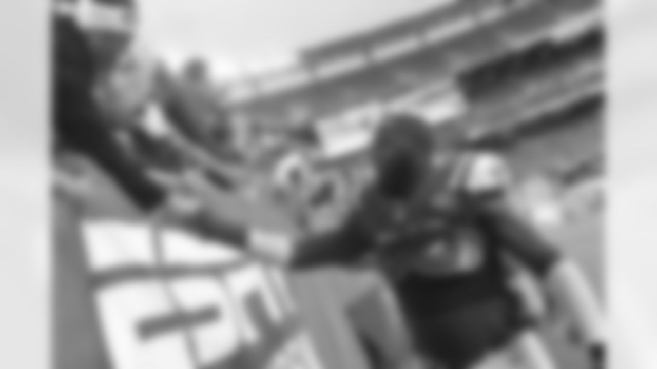 Muhammad Wilkerson high fives the Jets fans in attendance for our 24-13 win over Cleveland in what was the final Jets game played at MetLife Stadium this season.