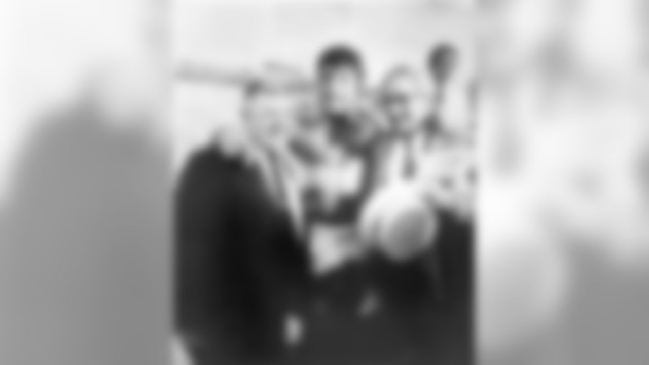 New York Jets Hall of Fame quarterback Joe Namath with his father and his coach Weeb Ewbank after a 16-7 win over the Baltimore Colts in Super Bowl III on January 12, 1969 at Orange Bowl. Natmath was voted the game's MVP after completing 17 of 28 passes Super Bowl III - New York Jets vs Baltimore Colts - January 12, 1969 (AP Photo/NFL Photos)