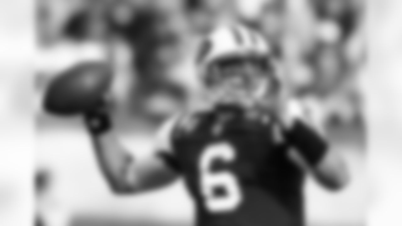 2011 Regular Season Week 12 Jets vs Bills Game Photos